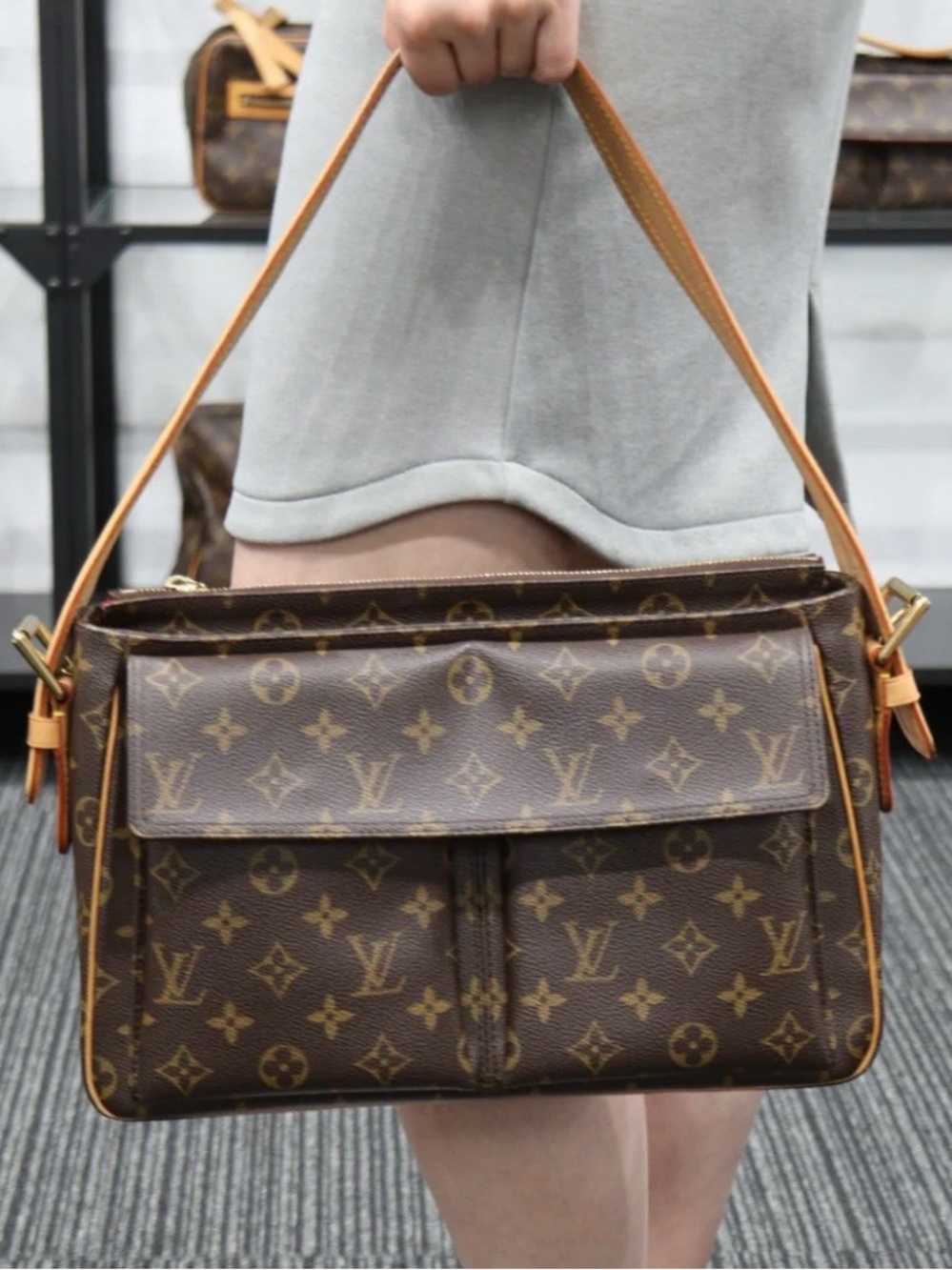 Louis Vuitton Authentic Viva Cite GM Shoulder Bag